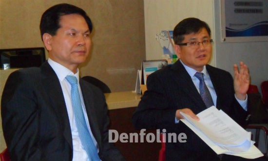 AGD 국윤아 회장(왼쪽)과 김기덕 조직위원장이 기자들의 질문에 답하고 있다